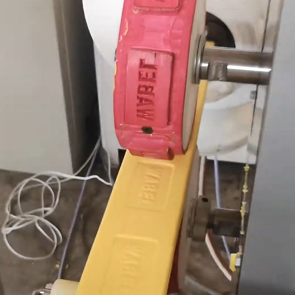 Fully-Automatic-Small-Scale-Bath-Toilet-Bar-Soap-Making-Machine-Hotel-Soap-Production-Line-0-10-screenshot